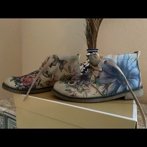 Butterfly Print Chukka Boot-water resistant